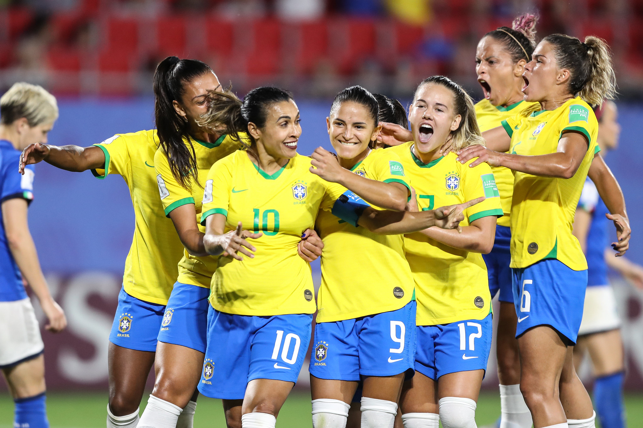 Museu do Futebol lança o Audioguia Mulheres do Futebol, narrado por Leci Brandão
