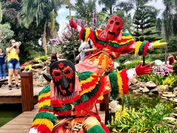 Tem carnaval português na Villa Don Pato