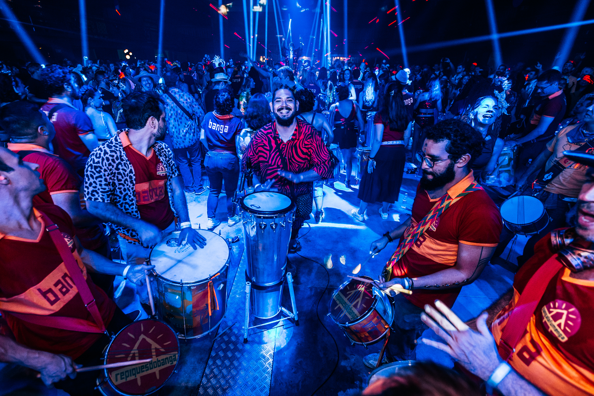 Véspera de feriado com show do Bangalafumenga