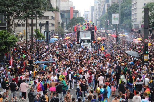 27ª Parada do Orgulho LGBT+ de São Paulo, dia 11 de junho, na Avenida Paulista