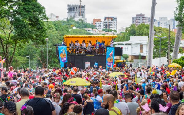 Bloco Berço Elétrico traz Carnaval de Rua animado e seguro para toda família