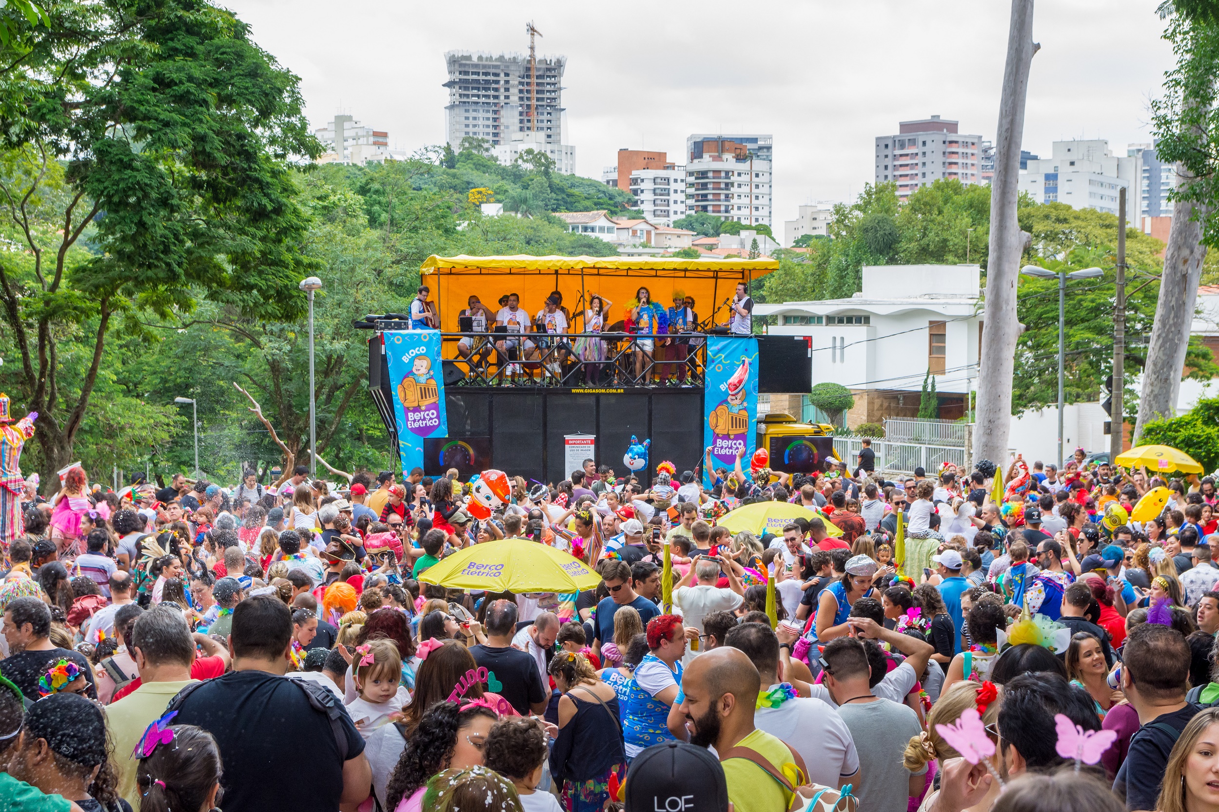 Bloco Berço Elétrico traz Carnaval de Rua animado e seguro para toda família